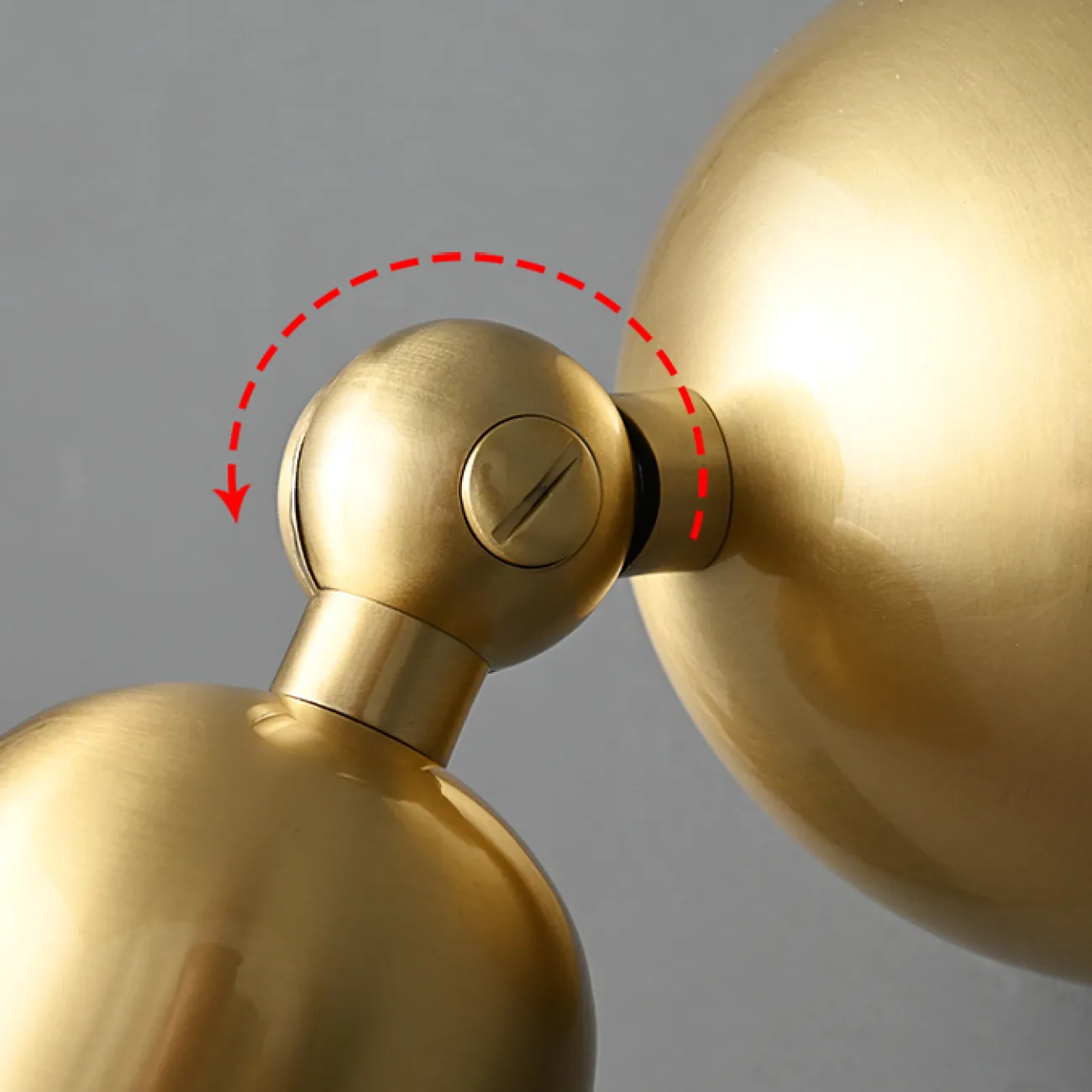 Серия настенных светодиодных светильников с цилиндрическим спотом из латуни на шарнире с круглым креплением LEFFE B WALL Brass