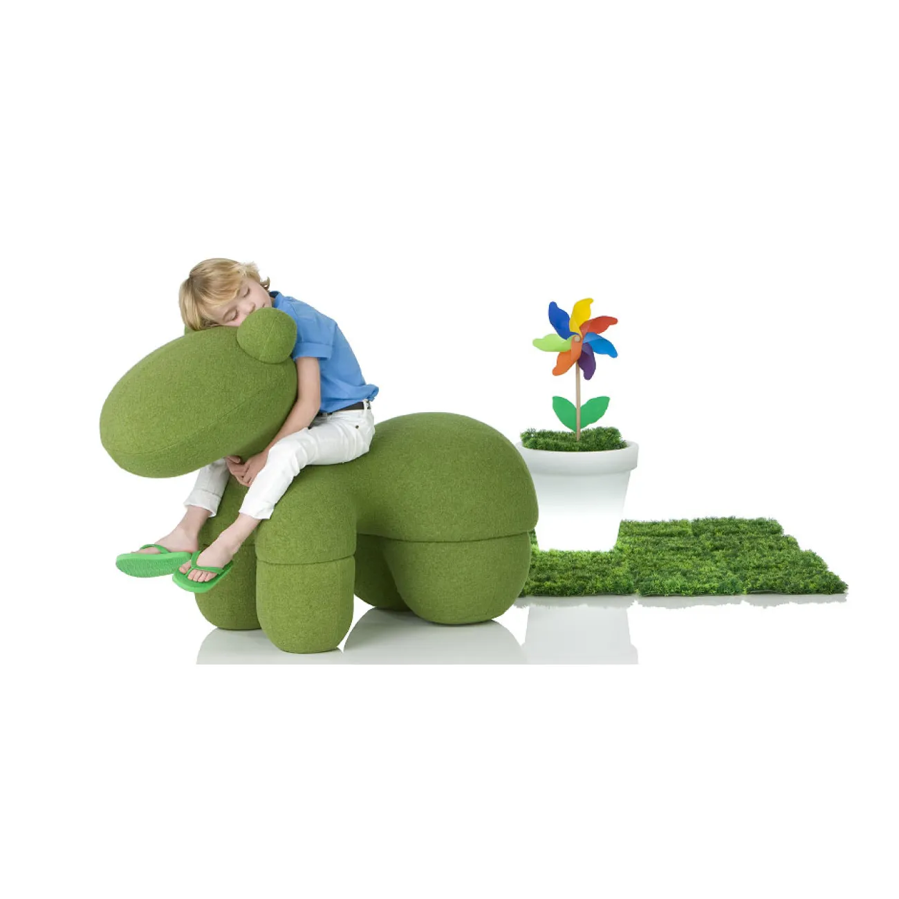 Детское дизайнерское кресло Pony Chair designed by Eero Aarnio in 1973 от LaLume