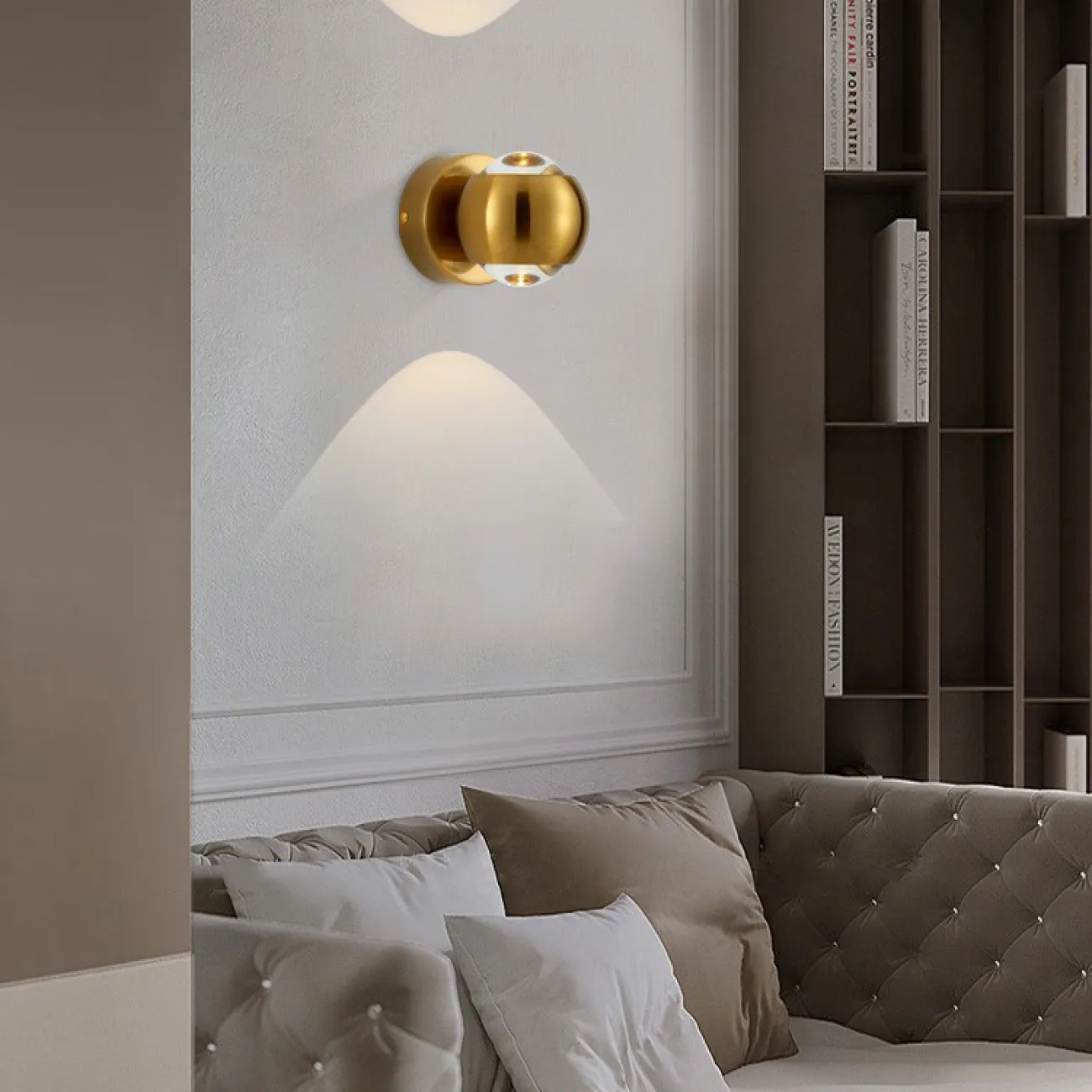 Серия настенных светодиодных светильников с двумя хрустальными оптическими линзами в глянцевом плафоне шарообразной формы JOSS B WALL White