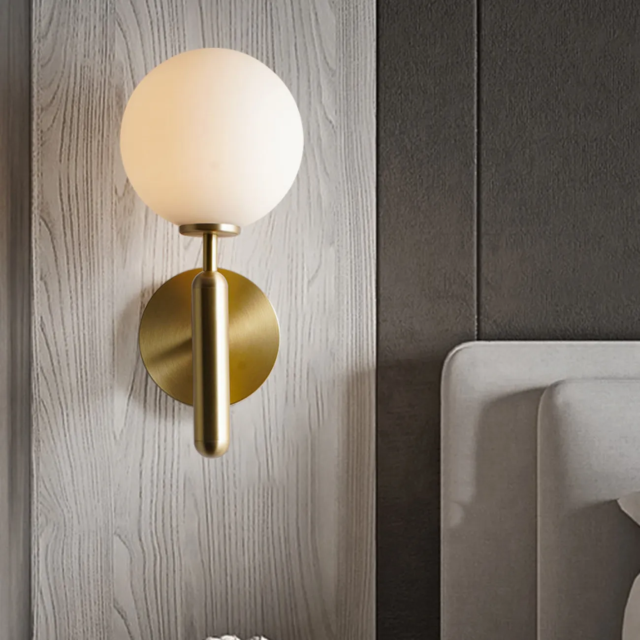 Настенный светильник с шарообразным плафоном из стекла POLARIS WALL Transparent