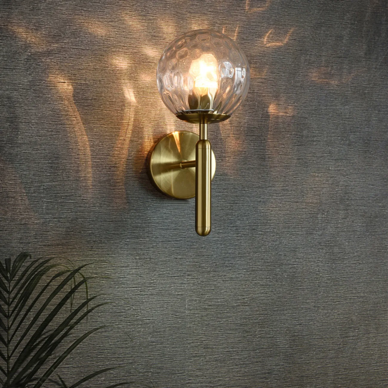 Настенный светильник с шарообразным плафоном из стекла POLARIS WALL Transparent