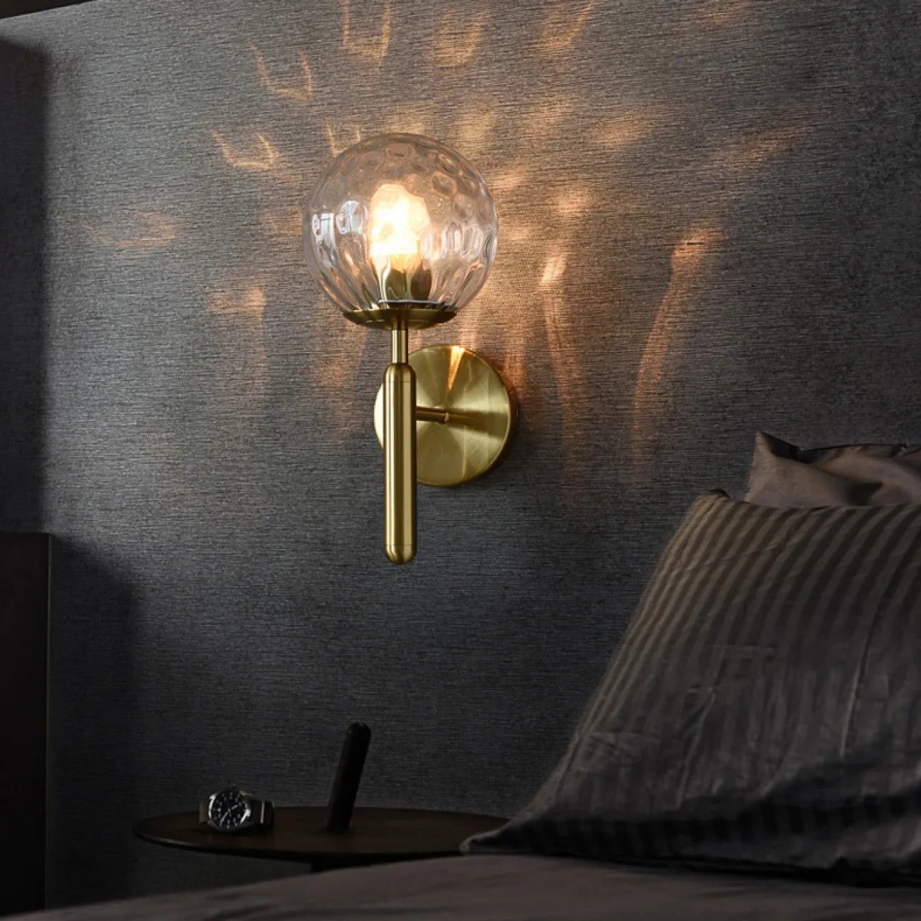 Настенный светильник с шарообразным плафоном из стекла POLARIS WALL Transparent