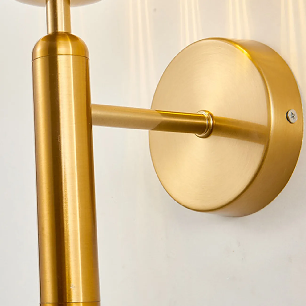 Настенный светильник с шарообразным плафоном из стекла POLARIS WALL Transparent