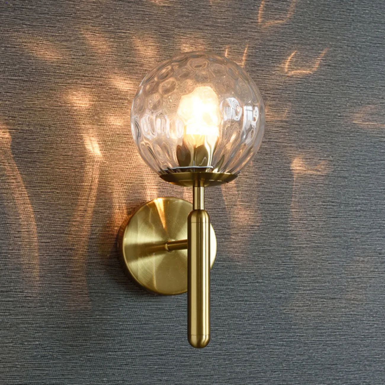 Настенный светильник с шарообразным плафоном из стекла POLARIS WALL Transparent