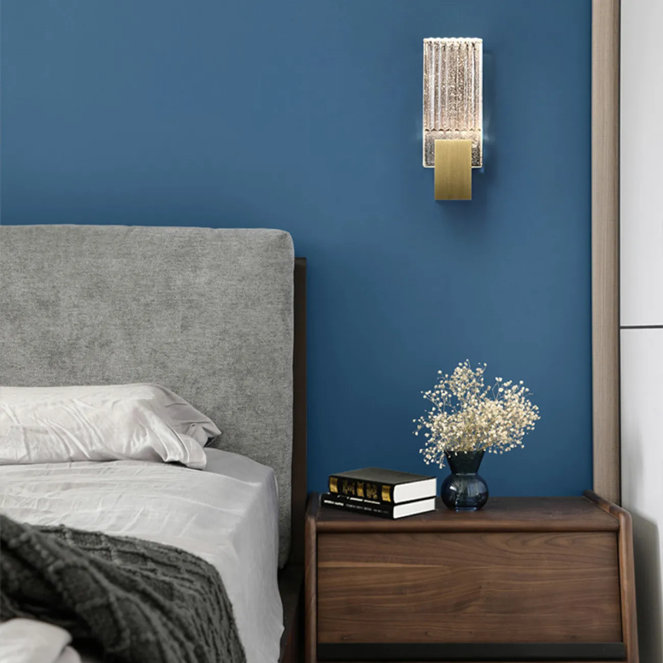 Светодиодный настенный светильник с рельефным хрустальным плафоном прямоугольной формы с эффектом воздушных пузырьков FIORD L15