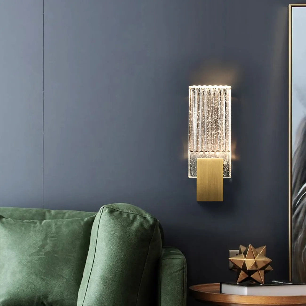 Светодиодный настенный светильник с рельефным хрустальным плафоном прямоугольной формы с эффектом воздушных пузырьков FIORD L15