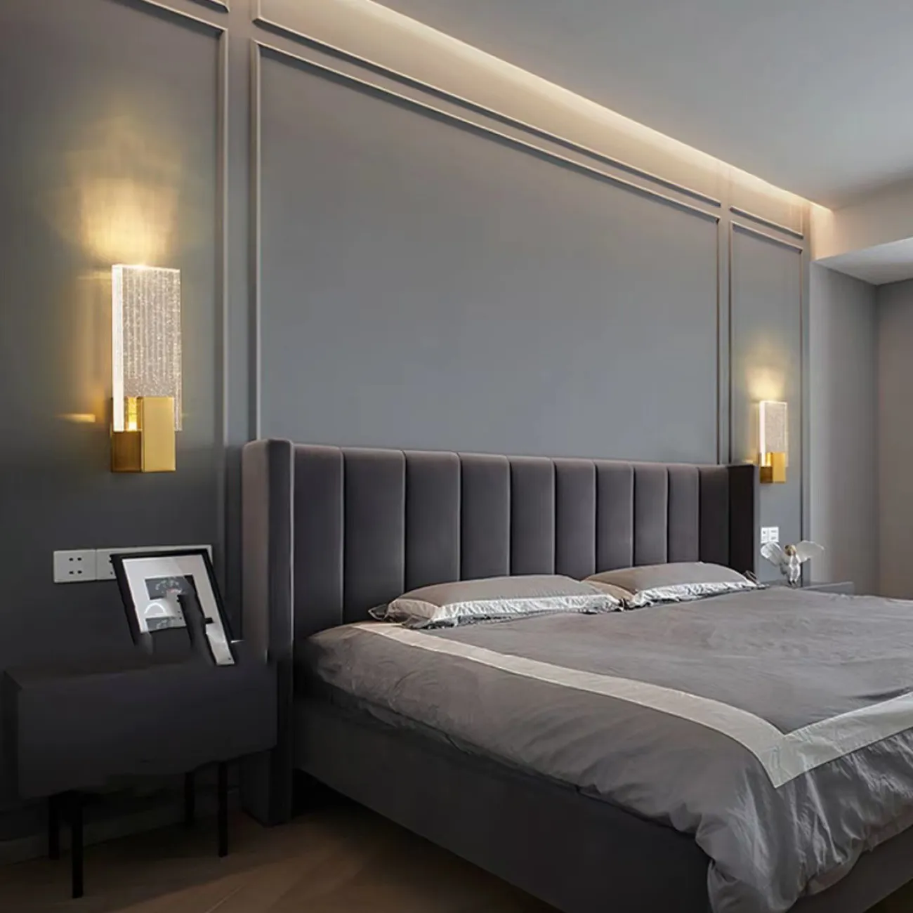 Светодиодный настенный светильник с рельефным хрустальным плафоном прямоугольной формы с эффектом воздушных пузырьков FIORD L15