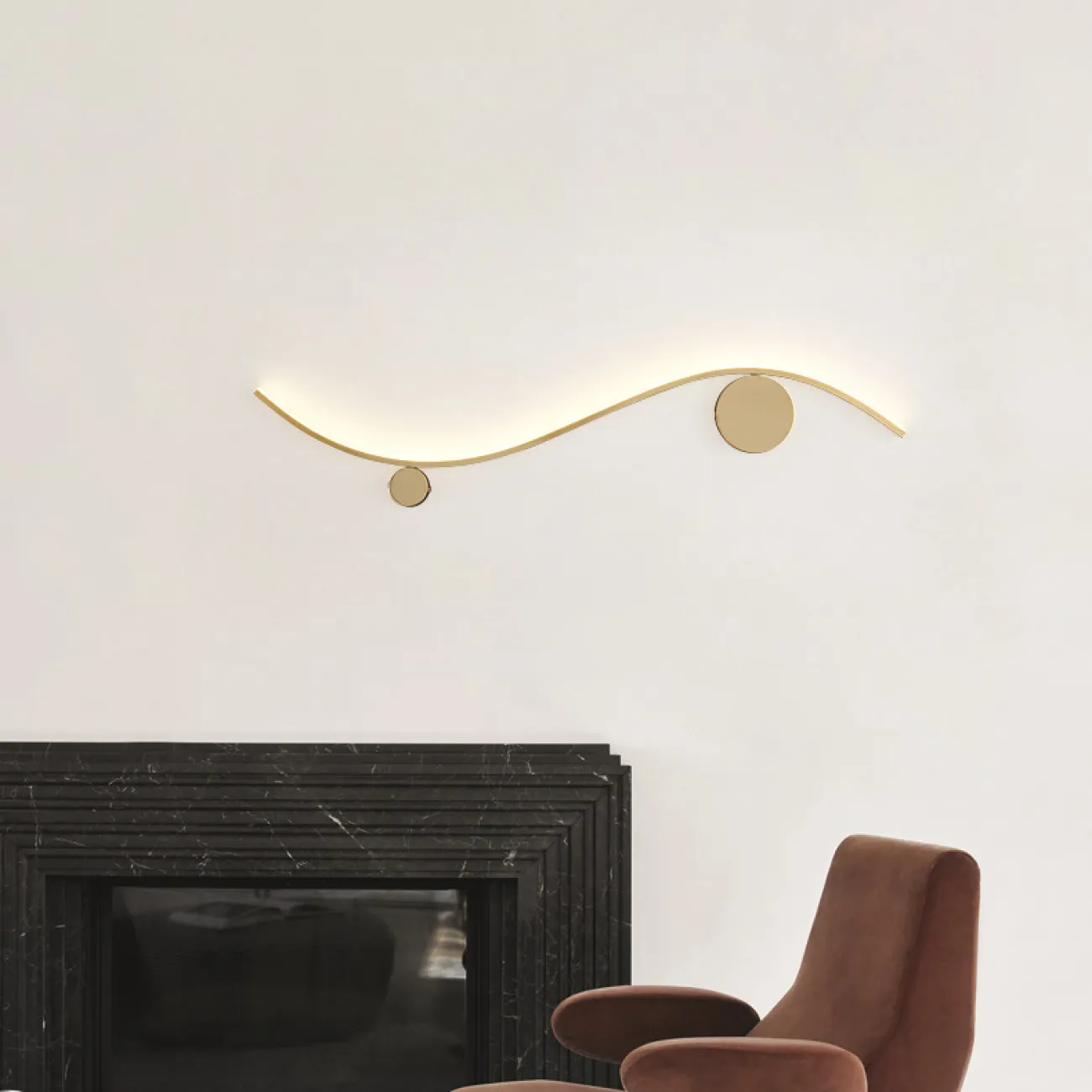 Серия настенных светильников с двумя круглыми креплениями на изогнутом корпусе с LED-подсветкой TEMP L100 Brass