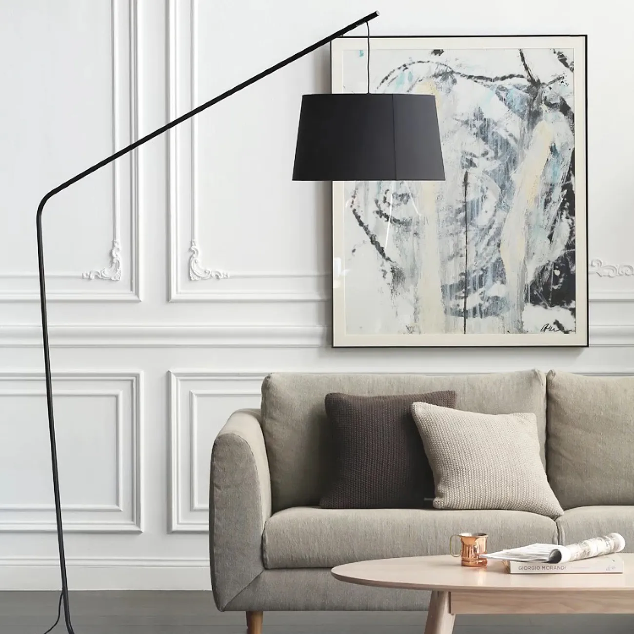 Светодиодный напольный светильник с трапециевидным текстильным абажуром на угловой стойке NICLAS