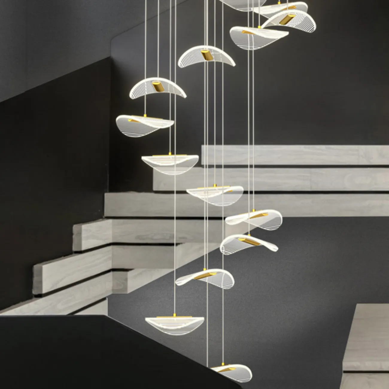 Готовая комбинация подвесных светильников с листовидными прозрачными плафонами с гравировкой DELFINA D80 3000К