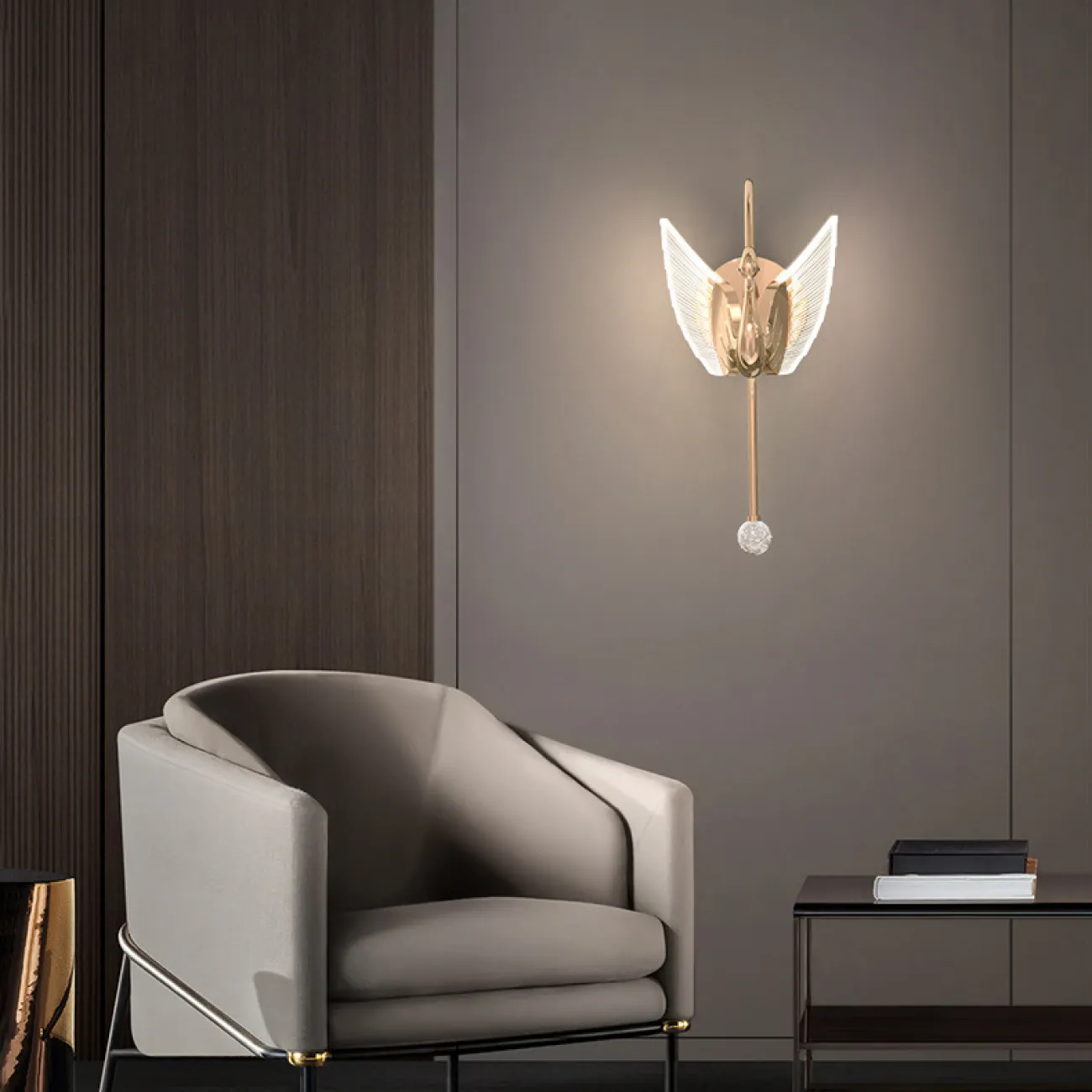 Настенный светодиодный светильник с плафоном в форме лебедя со светящимися крыльями на изогнутом кронштейне с блестящим шаром BIRDIE WALL Gold