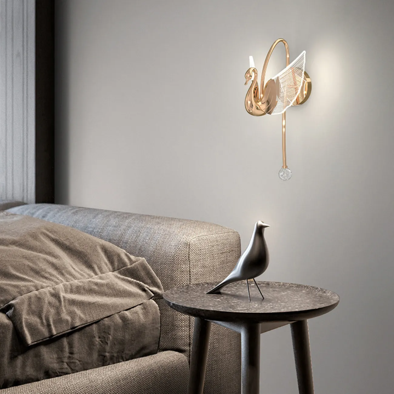 Настенный светодиодный светильник с плафоном в форме лебедя со светящимися крыльями на изогнутом кронштейне с блестящим шаром BIRDIE WALL Gold