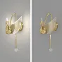 Настенный светодиодный светильник с плафоном в форме лебедя со светящимися крыльями на изогнутом кронштейне с блестящим шаром BIRDIE WALL Gold