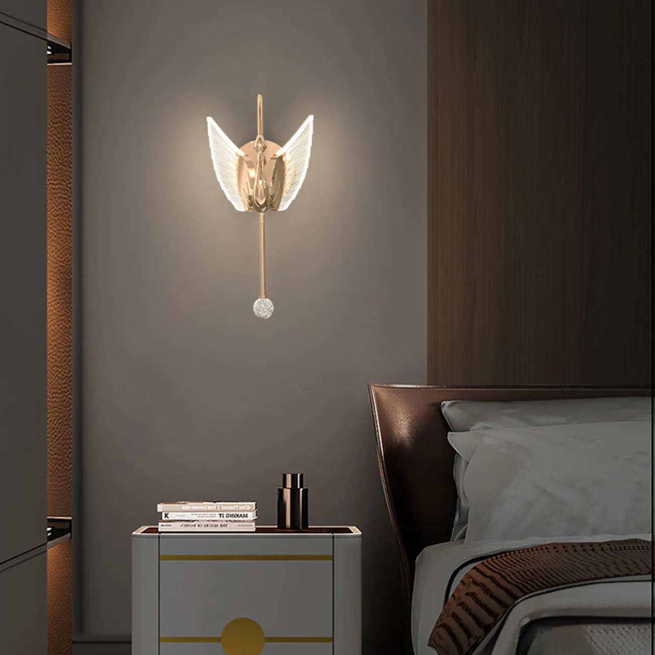 Настенный светодиодный светильник с плафоном в форме лебедя со светящимися крыльями на изогнутом кронштейне с блестящим шаром BIRDIE WALL Gold