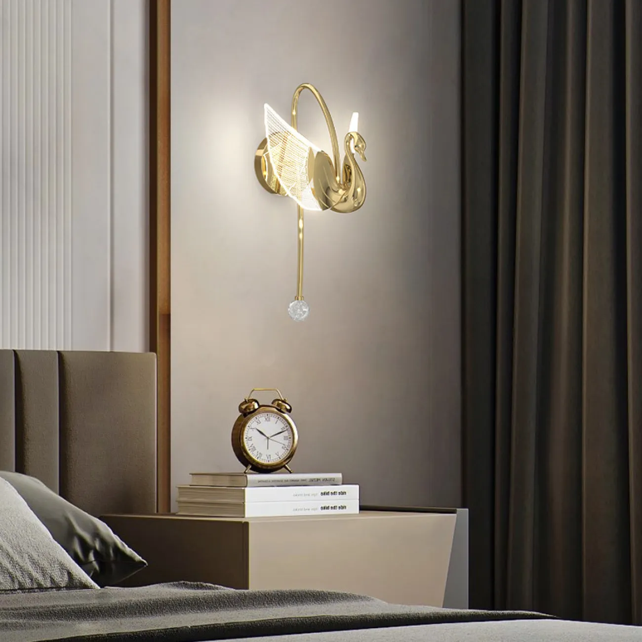 Настенный светодиодный светильник с плафоном в форме лебедя со светящимися крыльями на изогнутом кронштейне с блестящим шаром BIRDIE WALL Gold