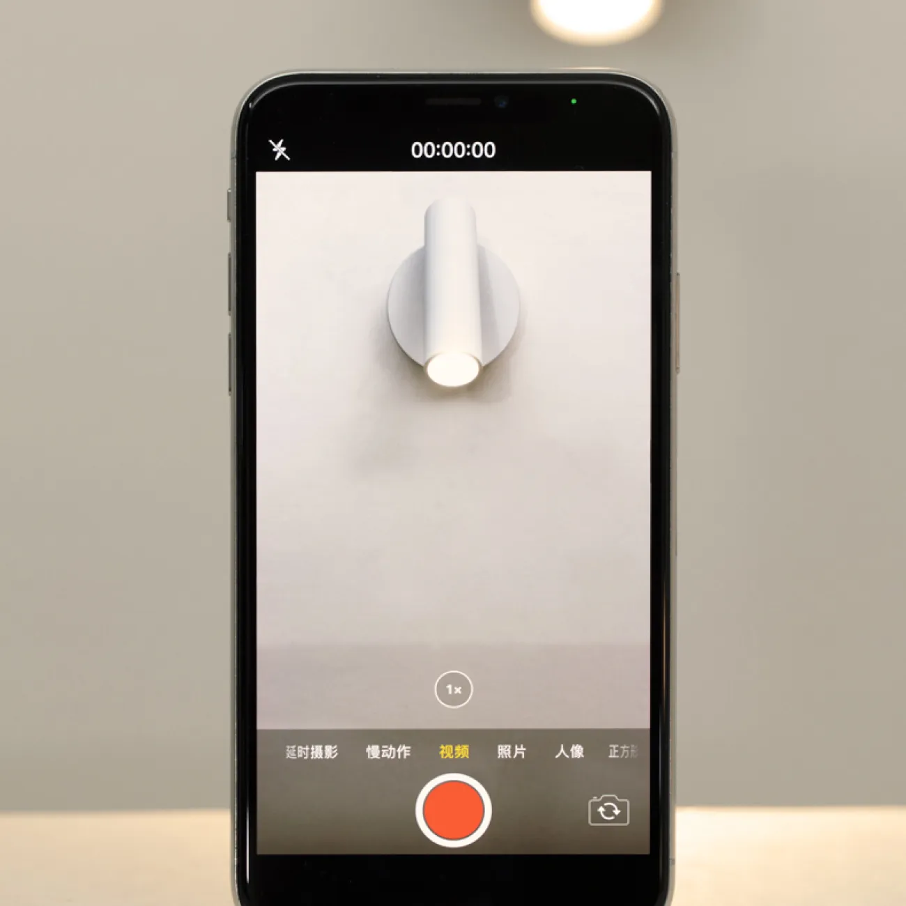 Серия настенных светодиодных светильников с цилиндрическим плафоном на круглом креплении с USB-портом RUN Black Серия настенных светодиодных светильников с цилиндрическим плафоном на круглом креплении с USB-портом RUN Black