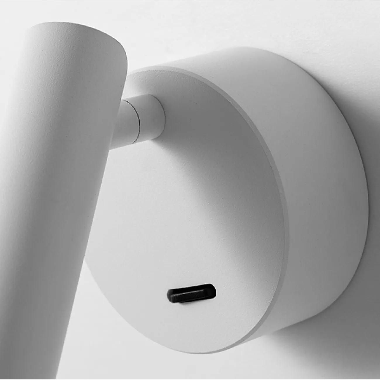 Серия настенных светодиодных светильников с цилиндрическим плафоном на круглом креплении с USB-портом RUN Black Серия настенных светодиодных светильников с цилиндрическим плафоном на круглом креплении с USB-портом RUN Black