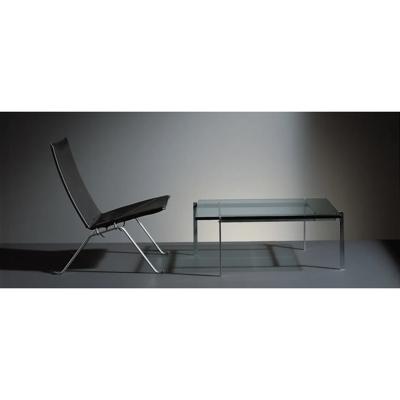 Журнальный стол PK61 Glass designed by Poul Kjaerholm in 1955 от LaLume