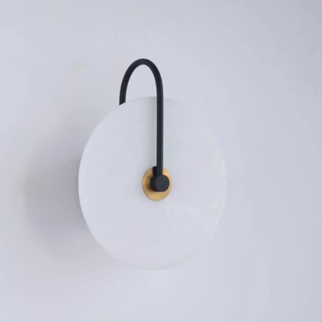 Настенный светильник с рассеивателем в виде алебастрового диска LAMBERT B WALL