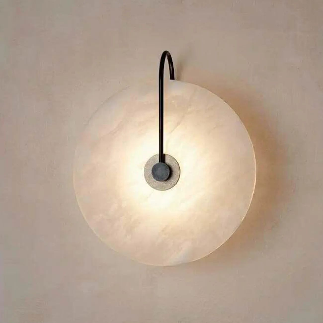 Настенный светильник с рассеивателем в виде алебастрового диска LAMBERT B WALL