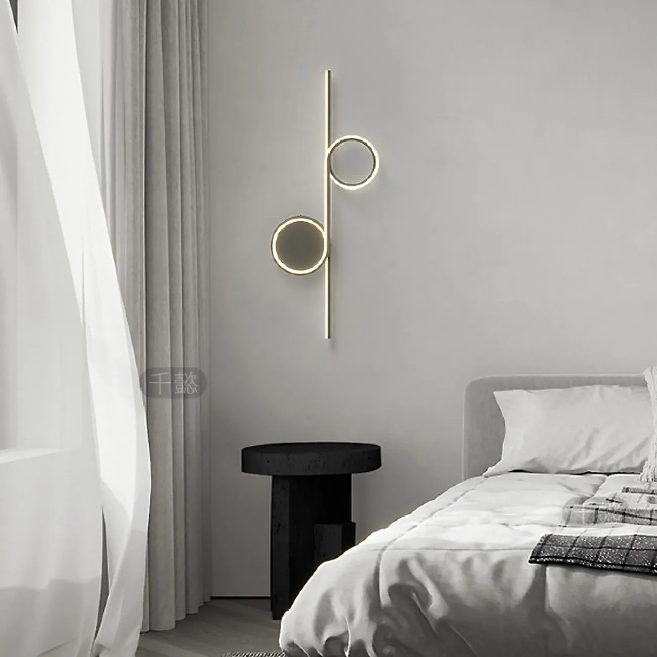 Серия настенных светодиодных светильников в виде комбинации вытянутой вертикальной стойки и светящихся колец DONATA С H80 White 4000К