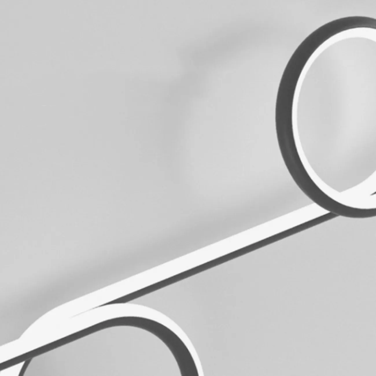 Серия настенных светодиодных светильников в виде комбинации вытянутой вертикальной стойки и светящихся колец DONATA С H80 White 4000К