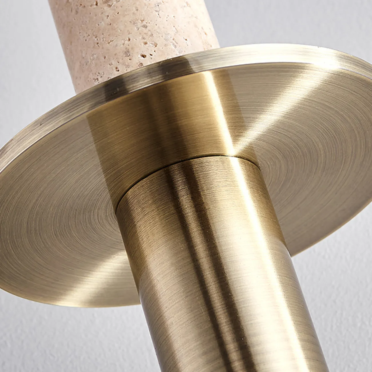 Готовая комбинация подвесных светильников с цилиндрическим корпусом из лавового камня и травертина с дисковидным рассеивателем HAGBART DUO Black