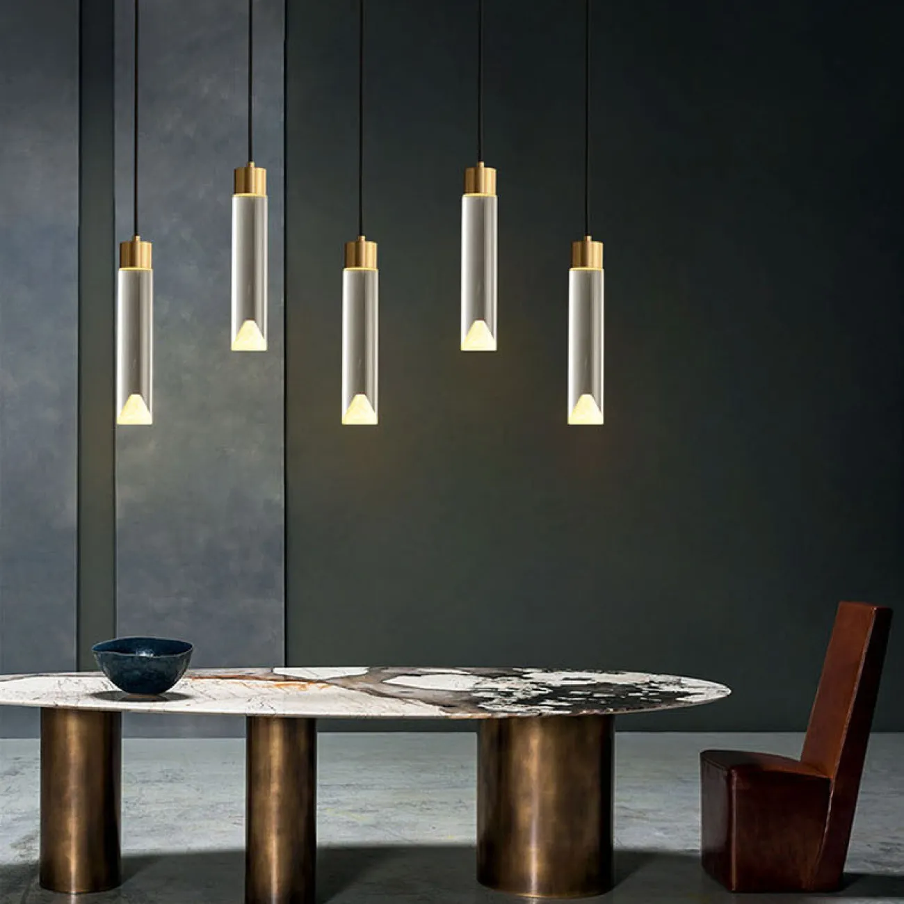 Готовая комбинация подвесных светодиодных светильников с цилиндрическим корпусом из хрусталя SAKRIS DUO Brass Готовая комбинация подвесных светодиодных светильников с цилиндрическим корпусом из хрусталя SAKRIS DUO Brass