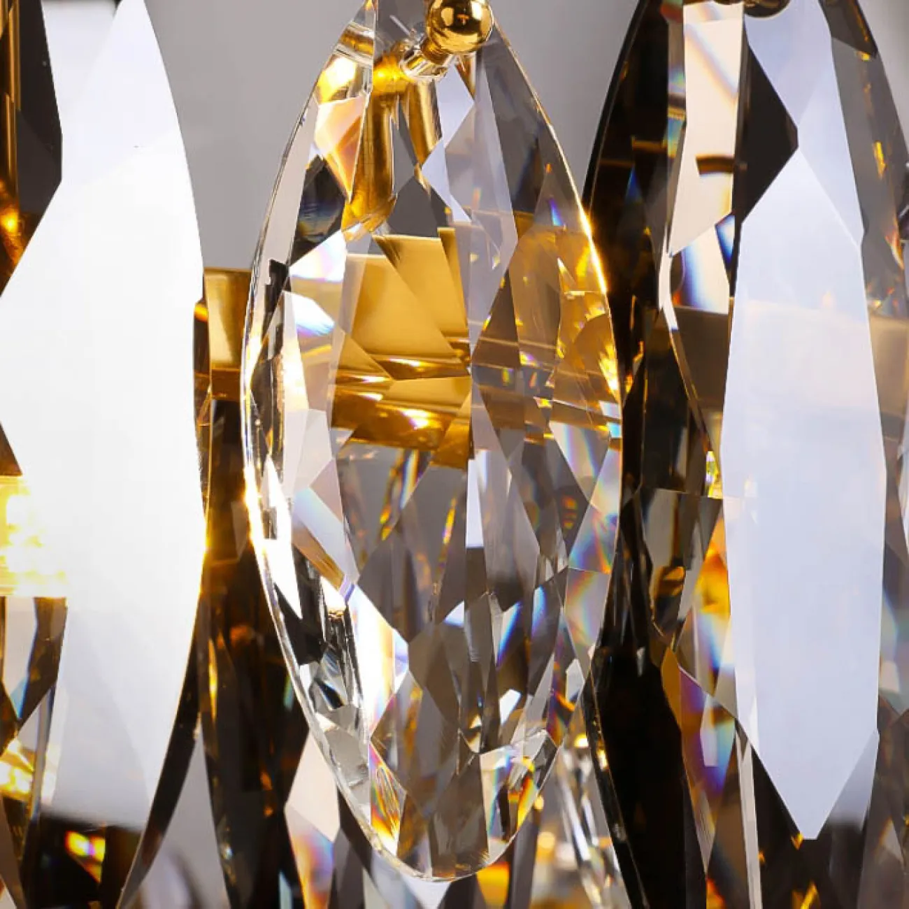 Настенный светильник из серии MARZO с подвесками в форме миндалевидных кристаллов дымчатого оттенка MARZO WALL