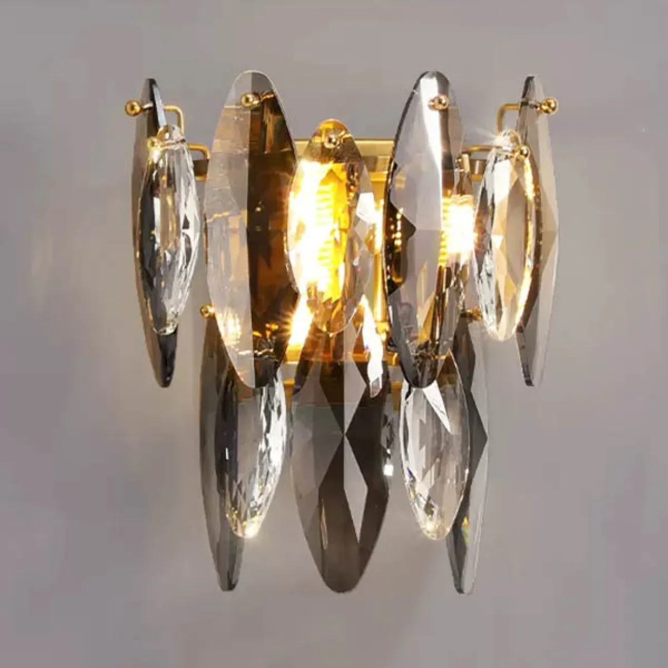 Настенный светильник из серии MARZO с подвесками в форме миндалевидных кристаллов дымчатого оттенка MARZO WALL