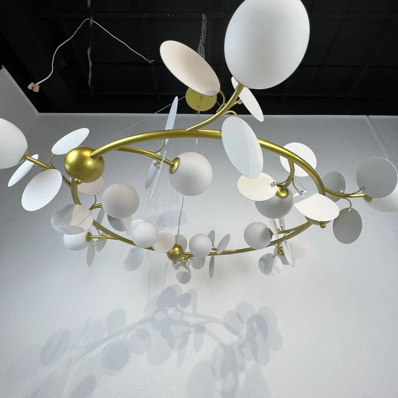 Кольцевая люстра MATISSE R SELF D105 от ImperiumLoft Кольцевая люстра MATISSE R SELF D105 от ImperiumLoft