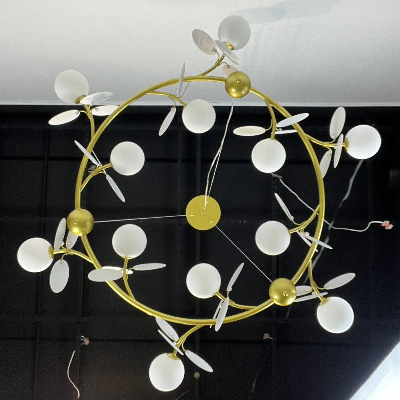 Кольцевая люстра MATISSE R SELF D105 от ImperiumLoft Кольцевая люстра MATISSE R SELF D105 от ImperiumLoft