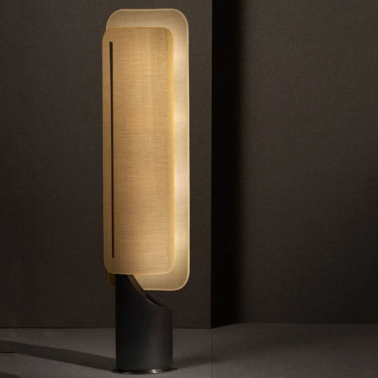 Дизайнерский торшер с цилиндрическим абажуром из двух текстильных сегментов со скругленными краями JANNA