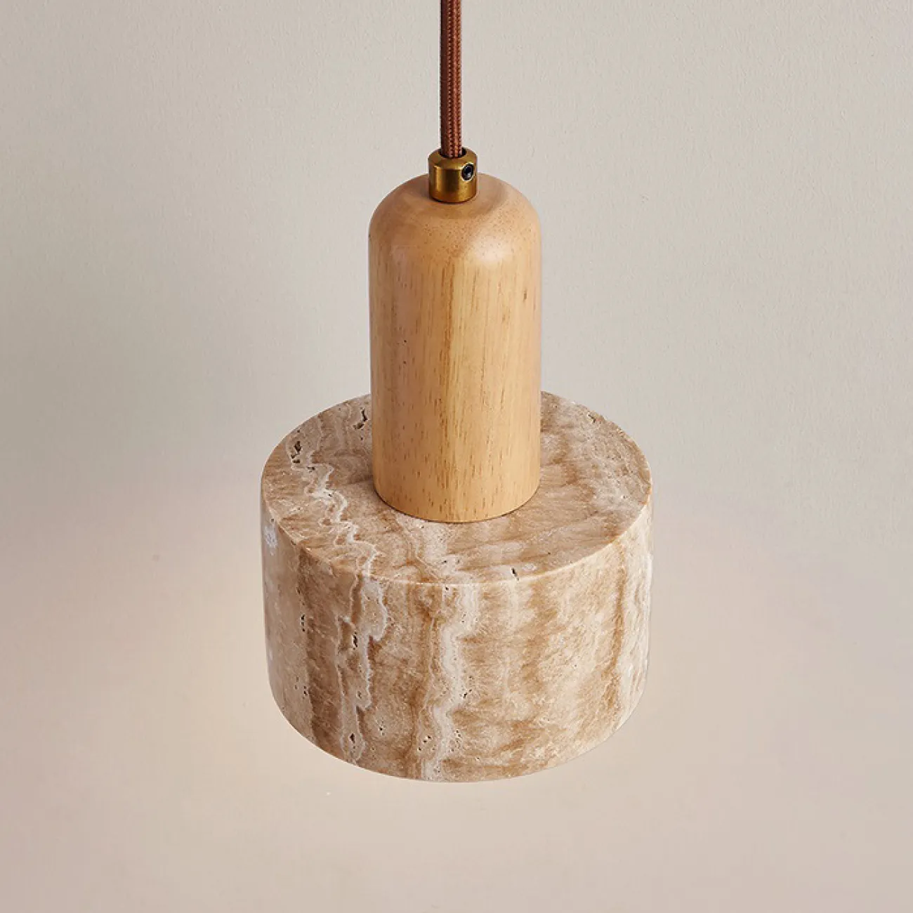 Готовая комбинация подвесных светильников с цилиндрическим и купольным абажуром из камня травертина с деревянным цокалем JAMTE COMBO A L2 Планка Готовая комбинация подвесных светильников с цилиндрическим и купольным абажуром из камня травертина с деревянным цокалем JAMTE COMBO A L2 Планка