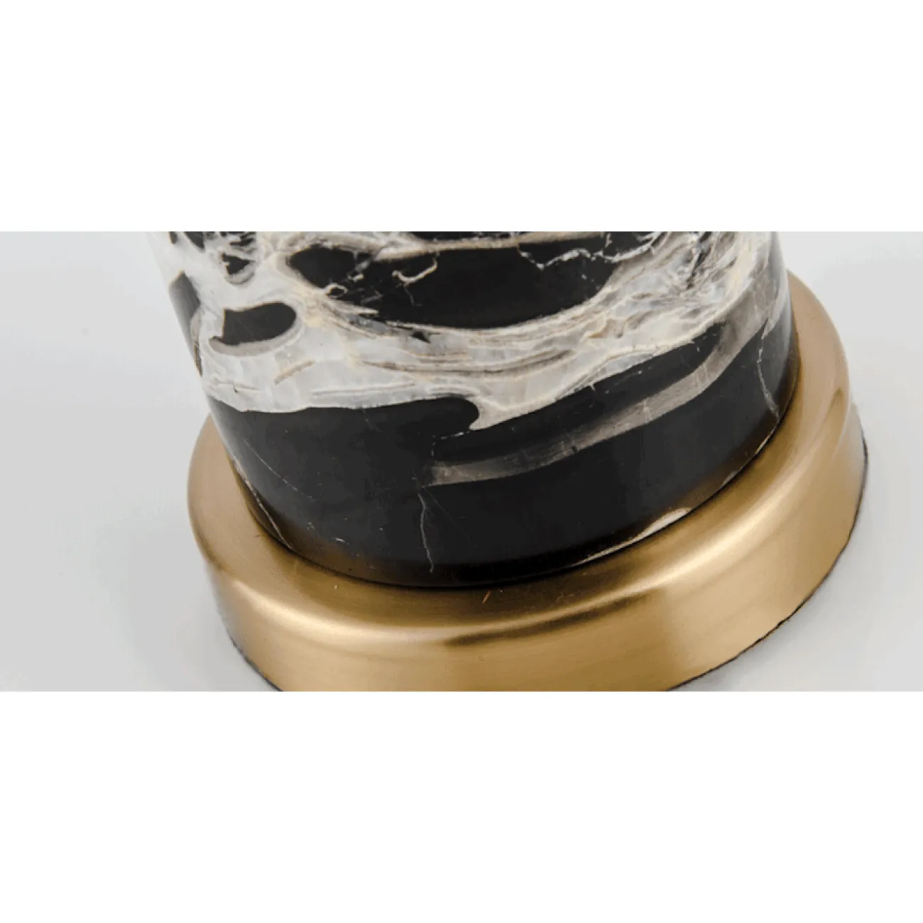 Настольная лампа Pillars of Marble от LaLume Настольная лампа Pillars of Marble от LaLume