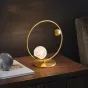 Серия настольных ламп с шарообразным плафоном с кристаллическим рельефом и декоративными металлическими шарами на замкнутом круглом каркасе HOOP TAB LUX D35