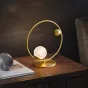 Серия настольных ламп с шарообразным плафоном с кристаллическим рельефом и декоративными металлическими шарами на замкнутом круглом каркасе HOOP TAB LUX D35