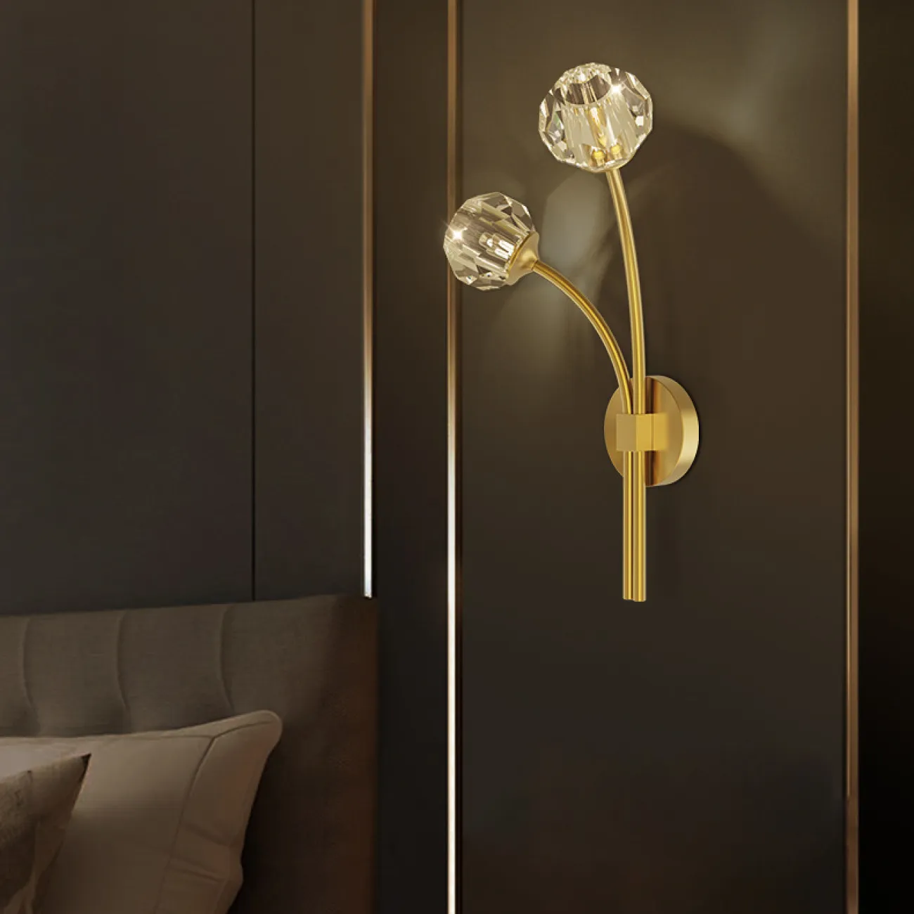 Серия настенных светодиодных светильников с хрустальными плафонами в форме кристаллов на изогнутых рожках RH E WALL L2 Left Black