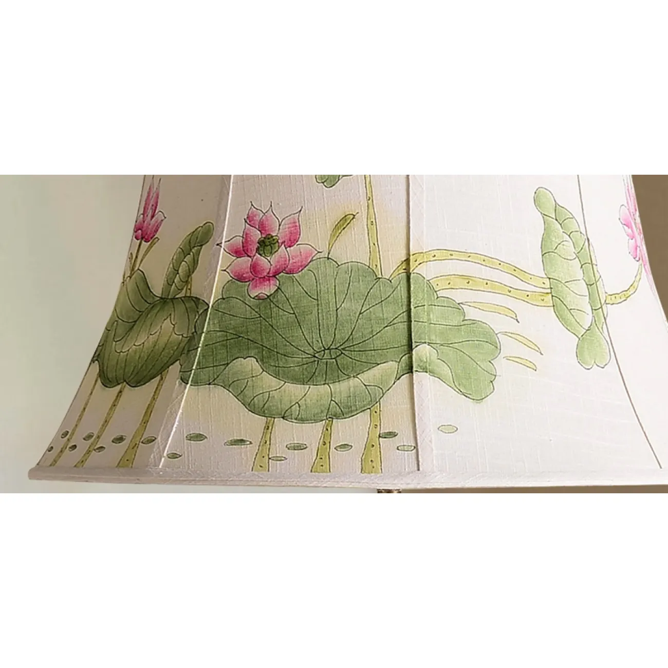 Настольная керамическая лампа Water Lily от LaLume