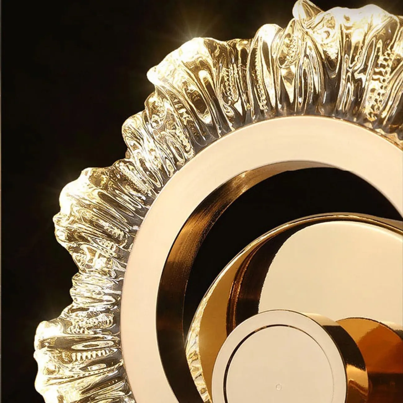 Настенный светодиодный светильник с закольцованным рассеивателем, стилизованным под лепестки на кронштейне с круглым креплением MILIA WALL Настенный светодиодный светильник с закольцованным рассеивателем, стилизованным под лепестки на кронштейне с круглым креплением MILIA WALL