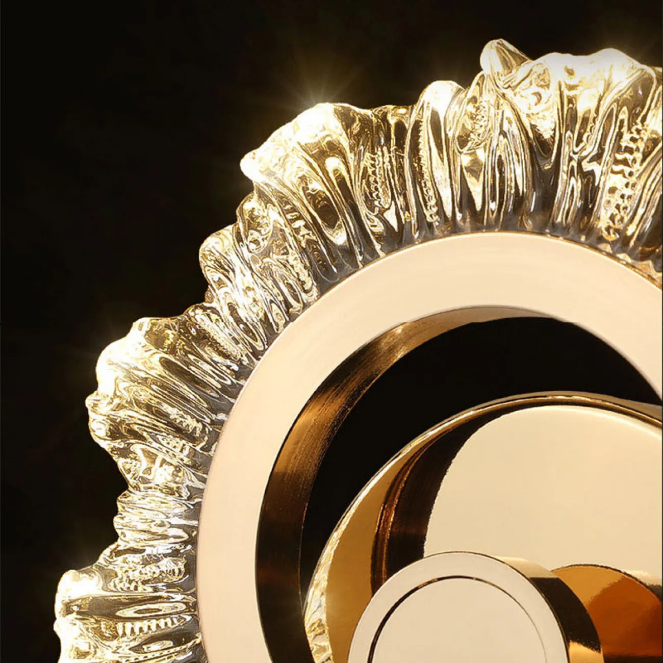 Настенный светодиодный светильник с закольцованным рассеивателем, стилизованным под лепестки на кронштейне с круглым креплением MILIA WALL Настенный светодиодный светильник с закольцованным рассеивателем, стилизованным под лепестки на кронштейне с круглым креплением MILIA WALL