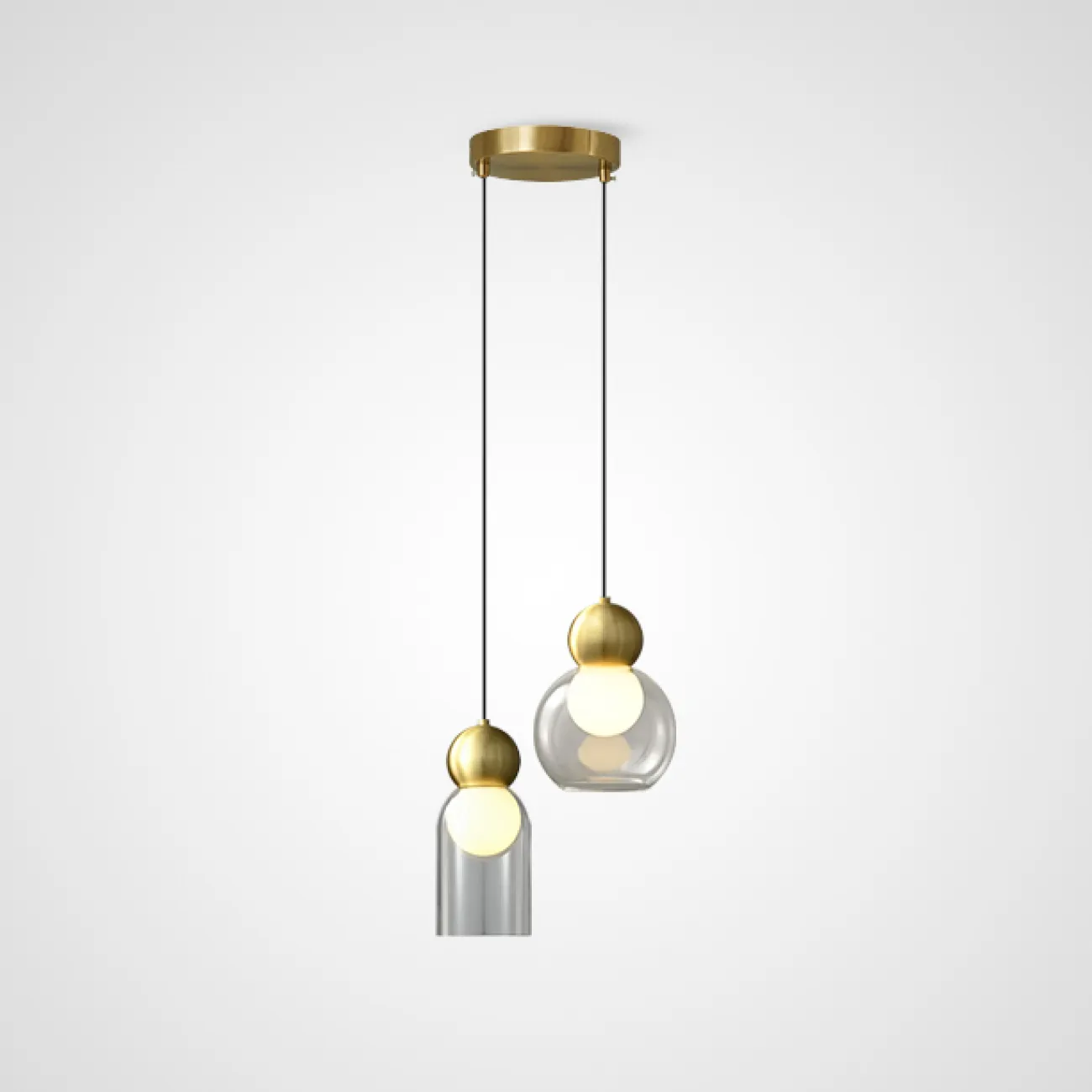 Готовая комбинация подвесных светильников с двумя шарообразными плафонами в стеклянном корпусе из дымчатого и прозрачного стекла FANUEL DUO Brass