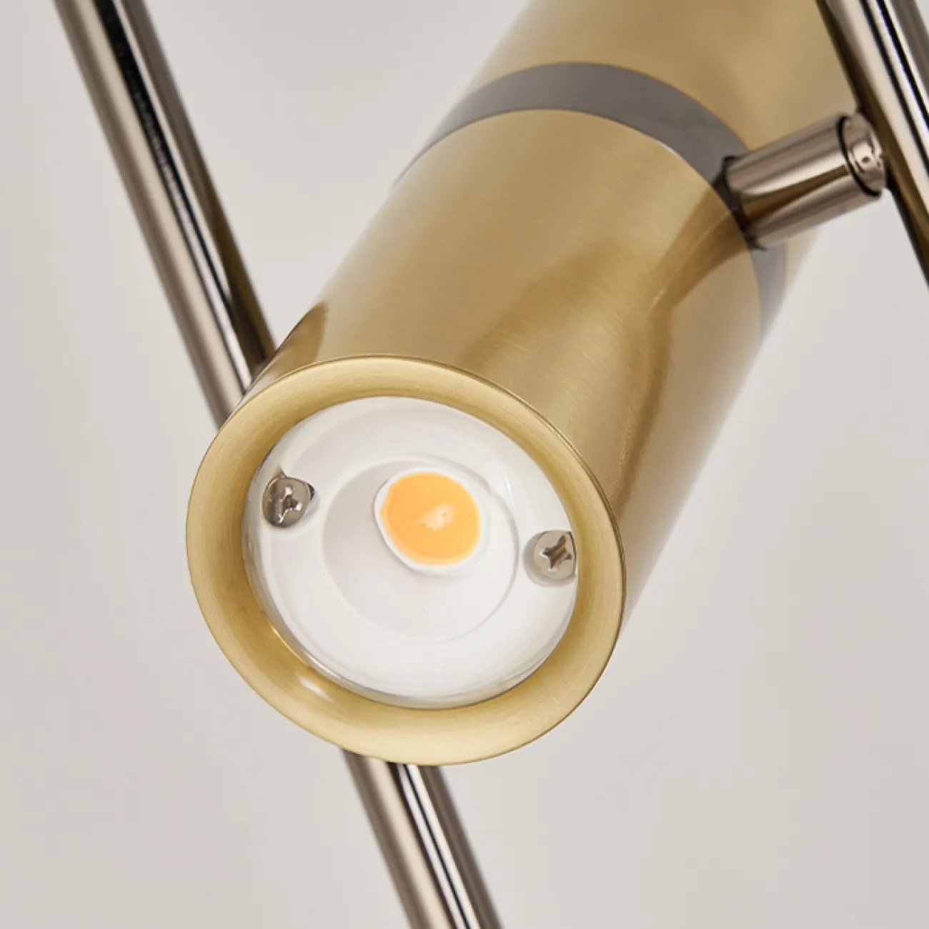 Светодиодный торшер с двумя поворотными цилиндрическими спотами на раздвоенной стойке VIDAR Светодиодный торшер с двумя поворотными цилиндрическими спотами на раздвоенной стойке VIDAR