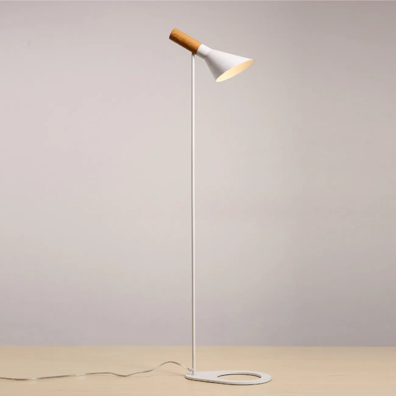 Торшер AJ Floor by Arne Jacobsen for Louis Poulsen от ImperiumLoft