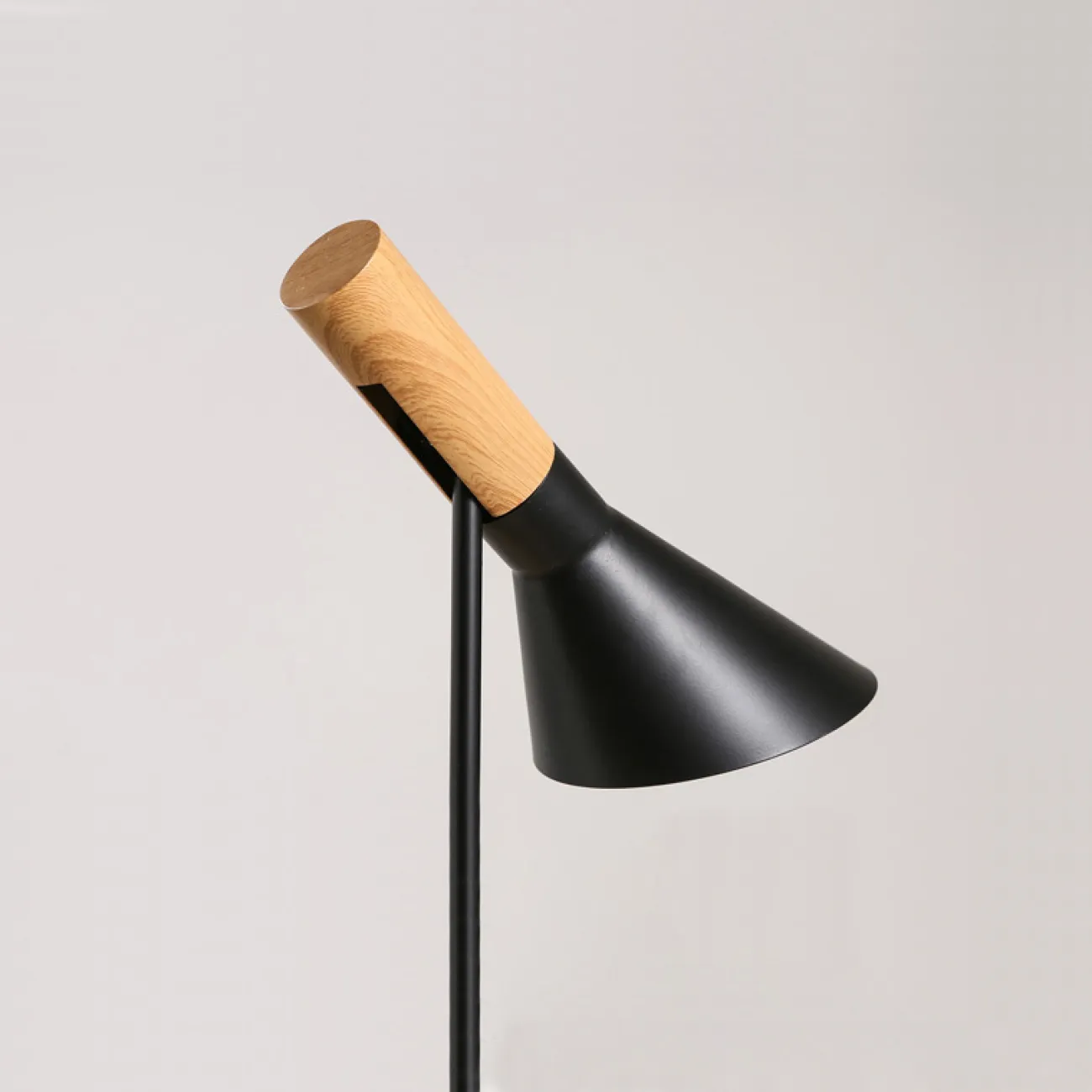 Торшер AJ Floor by Arne Jacobsen for Louis Poulsen от ImperiumLoft