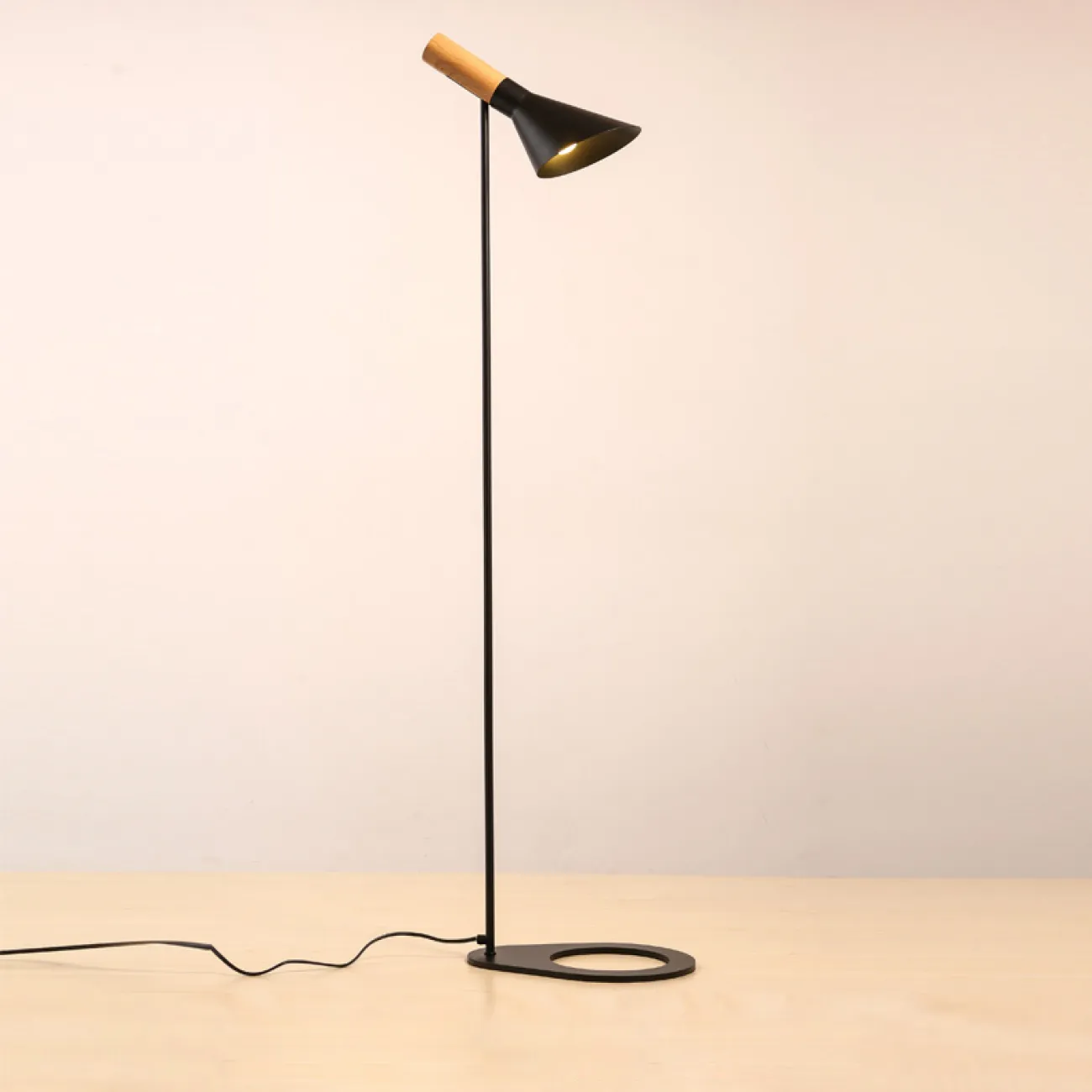 Торшер AJ Floor by Arne Jacobsen for Louis Poulsen от ImperiumLoft