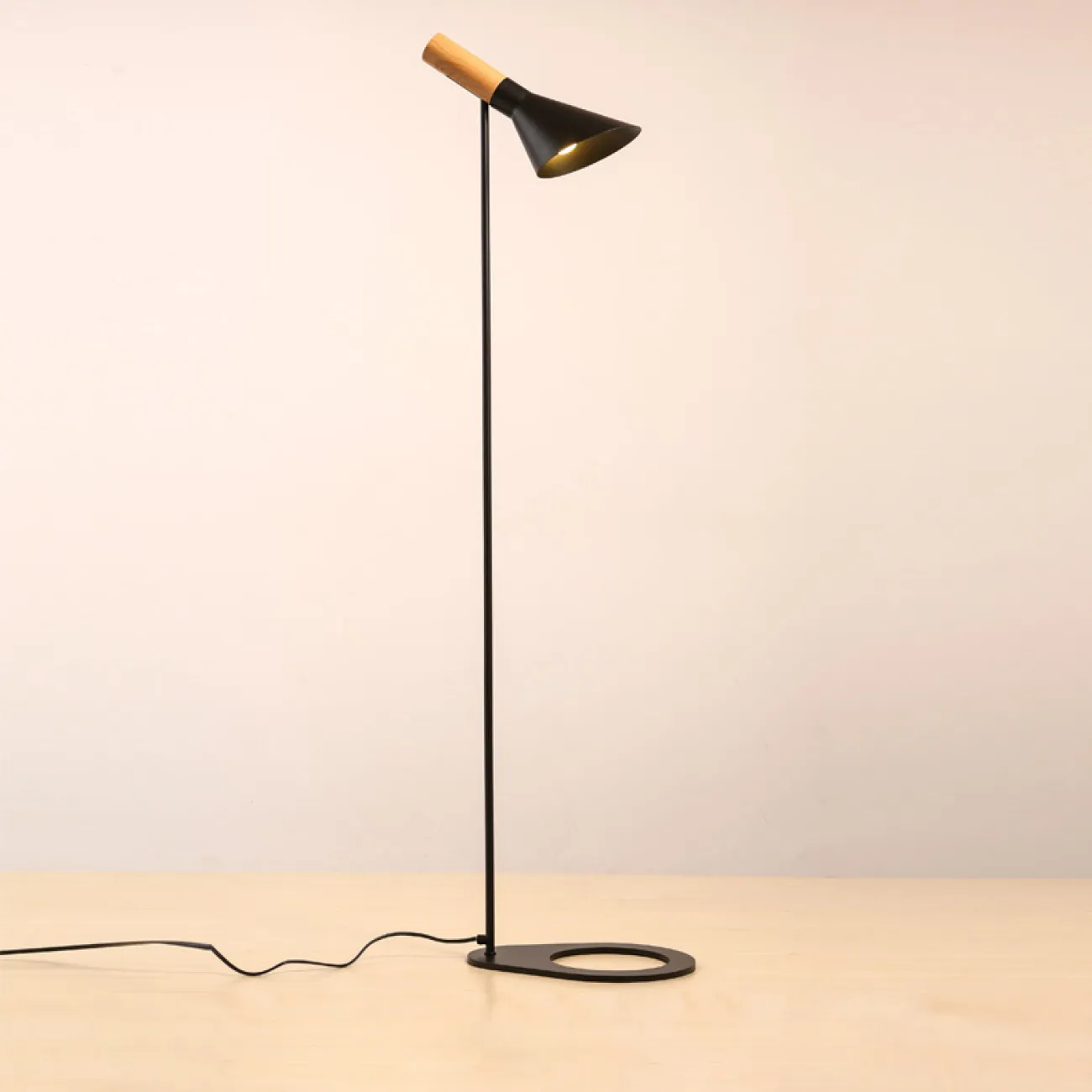 Торшер AJ Floor by Arne Jacobsen for Louis Poulsen от ImperiumLoft