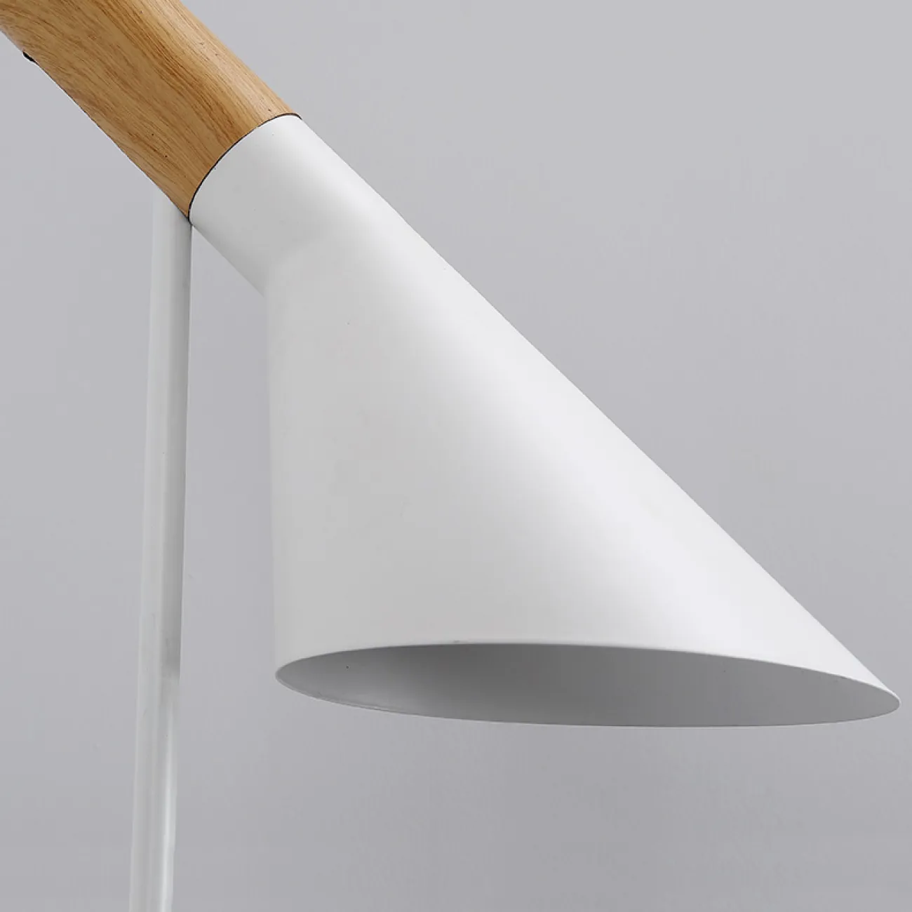 Торшер AJ Floor by Arne Jacobsen for Louis Poulsen от ImperiumLoft