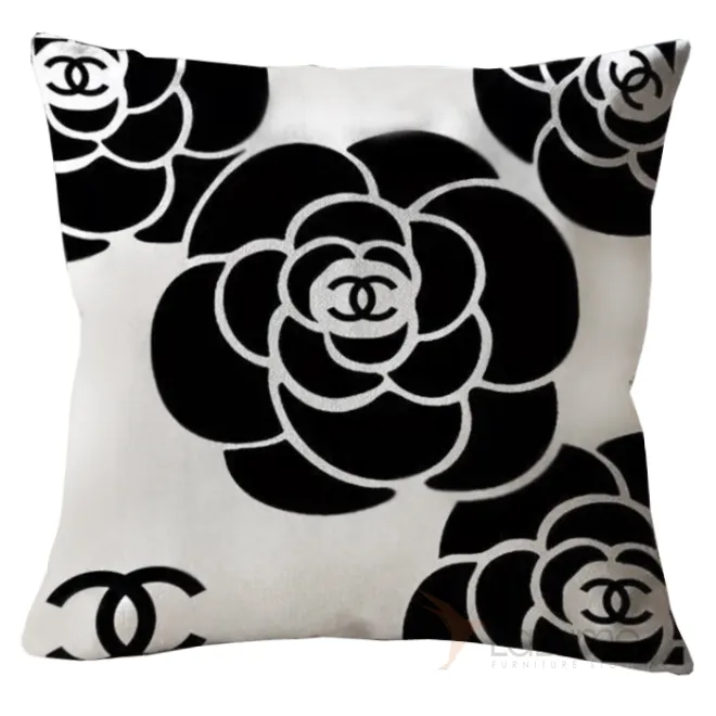 Декоративная подушка CHANEL V от LaLume