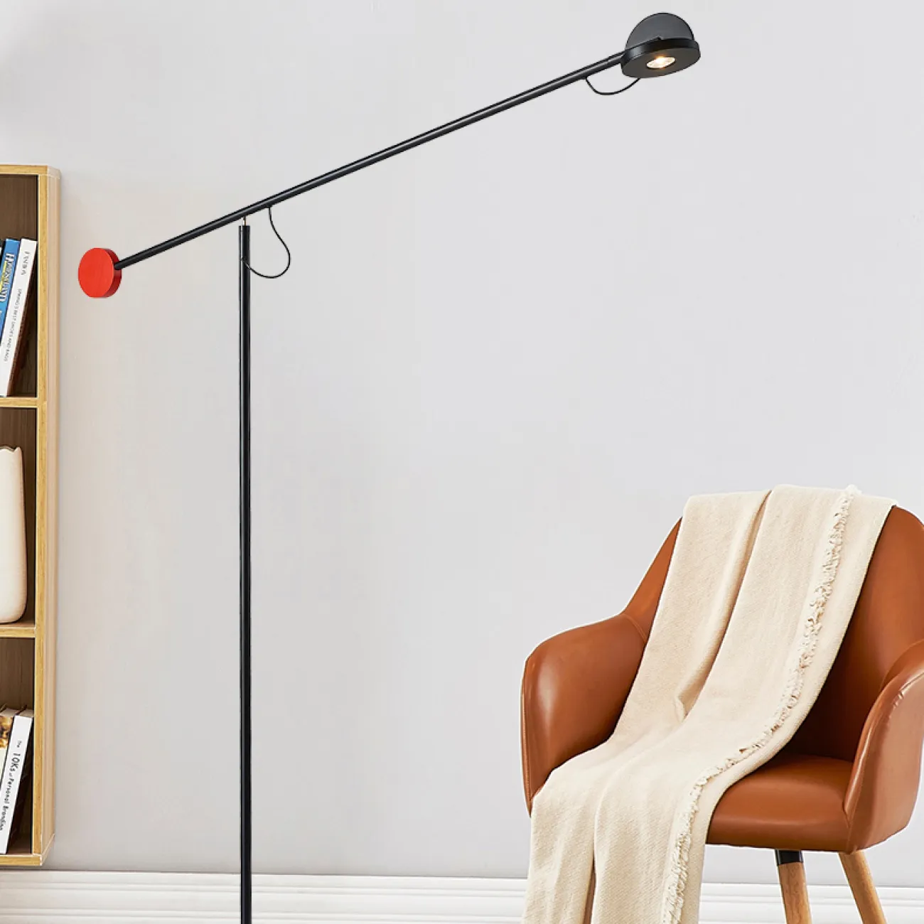 Торшер с дискообразным плафоном на подвижной штанге с красным наконечником DUKE